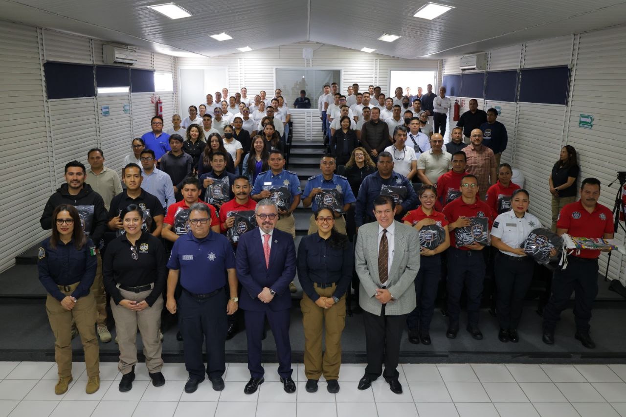 Abanderan SSP y UCIPS a delegación poblana para juegos latinoamericanos de policías y bomberos